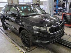 Blackmagic perleffekt (metallic) Gebraucht 2022 Skoda Karoq SUV | 25.500 € (Fairer Preis)