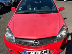 Rot Gebraucht 2005 Opel Astra GTC Limousine | 1.989 €