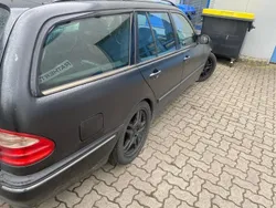Schwarz Gebraucht 2003 Mercedes 320 Kombi | 1.600 €