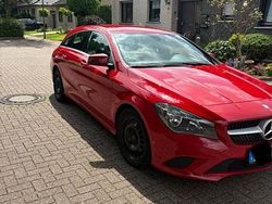 Rot Gebraucht 2016 Mercedes CLA200 Kombi | 12.000 €