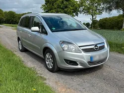 Grau Gebraucht 2012 Opel Zafira Van / Kleinbus | 7.199 €