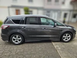 Grau Gebraucht 2016 Ford S-MAX Titanium Van / Kleinbus | 16.300 € (Etwas zu teuer)