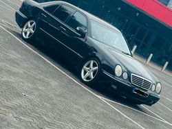 Schwarz Gebraucht 2001 Mercedes E200 Avantgarde Limousine | 4.600 €