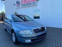 Grau Gebraucht 2004 Skoda Octavia Ambiente Limousine | 1.400 € (Fairer Preis)