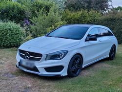 Weiß Gebraucht 2015 Mercedes CLA200 AMG line Kombi | 16.000 € (Fairer Preis)