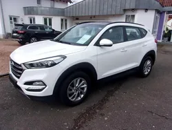 Weiss Gebraucht 2016 Hyundai Tucson Trend SUV | 12.900 € (Guter Preis)