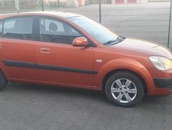 Grün Gebraucht 2008 Kia Rio Limousine | 2.200 € (Fairer Preis)