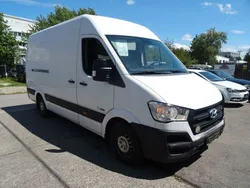 Cremeweiß uni / sol Gebraucht 2016 Hyundai H 350 Van | 8.950 € (Fairer Preis)