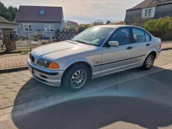Silber Gebraucht 1999 BMW 318 Limousine | 2.900 €