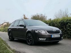 Braun Gebraucht 2016 Skoda Octavia Kombi | 8.150 € (Guter Preis)