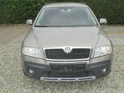 Cappuccino beige mettalic Gebraucht 2007 Skoda Octavia Scout Scout 4x4 Kombi | 2.950 € (Superpreis)