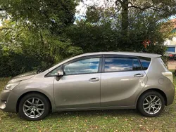 Beige Gebraucht 2015 Toyota Verso Van / Kleinbus | 12.000 € (Fairer Preis)