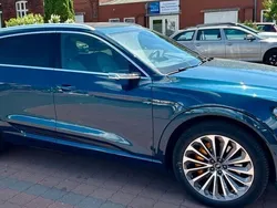 Blau Gebraucht 2020 Audi e-tron Advanced SUV | 32.480 € (Guter Preis)