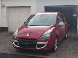 Rot Gebraucht 2010 Renault Scénic III Expression Van / Kleinbus | 3.300 € (Fairer Preis)