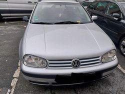 Gold Gebraucht 2002 VW Golf IV Kombi | 1.500 €