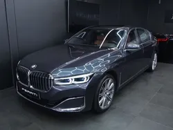 Grau Gebraucht 2019 BMW 745e Limousine | 53.900 € (Teuer)