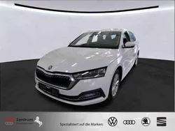 Weiß Gebraucht 2023 Skoda Octavia Style Kombi | 23.970 € (Fairer Preis)