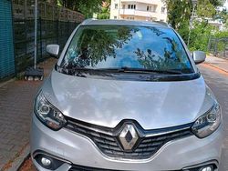 Grau Gebraucht 2017 Renault Scénic Van / Kleinbus | 11.000 €