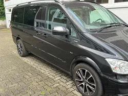 Schwarz Gebraucht 2012 Mercedes Viano Edition Van / Kleinbus | 22.000 € (Teuer)