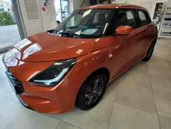 Flame orange pearl metallic Neu 2025 Suzuki Swift Club Kleinwagen | 19.900 €