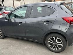 Grau Gebraucht 2016 Mazda 2 Nakama Limousine | 6.990 € (Superpreis)