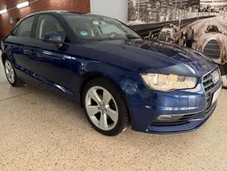 Scubablau Gebraucht 2015 Audi A3 Sport Limousine | 8.900 € (Fairer Preis)