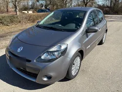 Grau Gebraucht 2009 Renault Clio II Dynamique Limousine | 3.000 € (Fairer Preis)