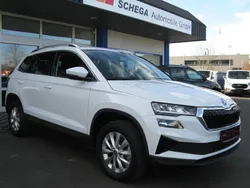 Weiß Gebraucht 2024 Skoda Karoq Ambition SUV | 27.899 € (Superpreis)