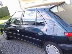 Grün metallic Gebraucht 1994 Peugeot 306 Kleinwagen | 1.150 €