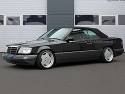 Schwarz Gebraucht 1994 Mercedes E200 Cabrio | 34.000 €