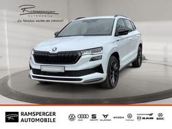 Weiß (moonweiss metallic) Gebraucht 2022 Skoda Karoq SportLine SUV | 27.890 € (Fairer Preis)