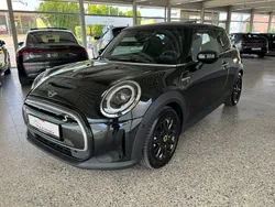 Schwarz Gebraucht 2023 Mini Cooper SE Kleinwagen | 18.900 € (Superpreis)