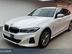 Weiß Gebraucht 2022 BMW 330e Sport Line Limousine | 31.990 € (Guter Preis)