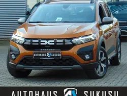 Orange Gebraucht 2023 Dacia Sandero Expression Kleinwagen | 15.990 € (Fairer Preis)