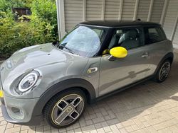 Grau Gebraucht 2021 Mini Cooper SE Kleinwagen | 16.600 € (Fairer Preis)