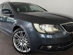 Grau Gebraucht 2014 Skoda Superb Elegance Kombi | 9.990 € (Fairer Preis)