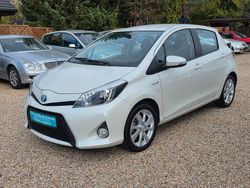 Weiß Gebraucht 2012 Toyota Yaris Hybrid Limousine | 10.999 € (Fairer Preis)