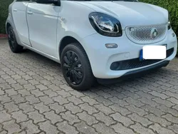 Weiß Gebraucht 2015 Smart ForFour Passion Kleinwagen | 6.275 € (Guter Preis)