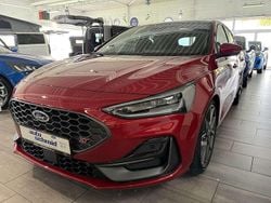 Fantastic red tc Gebraucht 2024 Ford Focus ST Limousine | 36.330 € (Fairer Preis)
