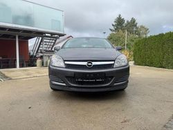 Grau Gebraucht 2009 Opel Astra GTC Edition Limousine | 3.490 € (Etwas zu teuer)