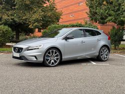 Grau Gebraucht 2016 Volvo V40 Kombi | 21.300 € (Teuer)