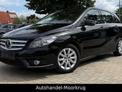 Schwarz Gebraucht 2014 Mercedes B180 Van / Kleinbus | 10.200 € (Fairer Preis)