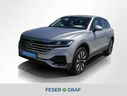 Oyster silver metallic Gebraucht 2024 VW Touareg Basis SUV | 54.840 € (Superpreis)