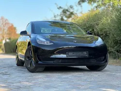 Schwarz Gebraucht 2020 Tesla Model 3 Standard Range Plus Limousine | 17.499 € (Guter Preis)