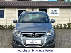 Silber Gebraucht 2011 Opel Zafira Van / Kleinbus | 7.950 € (Etwas zu teuer)
