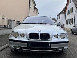 Silber Gebraucht 2002 BMW 318 M Sport Coupé | 1.999 €