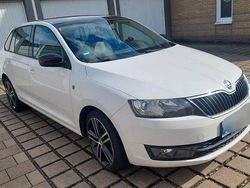 Weiß Gebraucht 2014 Skoda Rapid Style Limousine | 8.800 € (Fairer Preis)