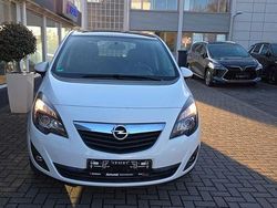 Weiß Gebraucht 2012 Opel Meriva Van / Kleinbus | 6.900 € (Teuer)