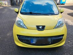 Gelb Gebraucht 2006 Peugeot 107 Kleinwagen | 1.999 € (Etwas zu teuer)
