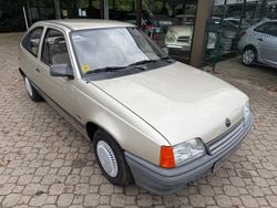 Silber Gebraucht 1989 Opel Kadett Limousine | 2.950 €
